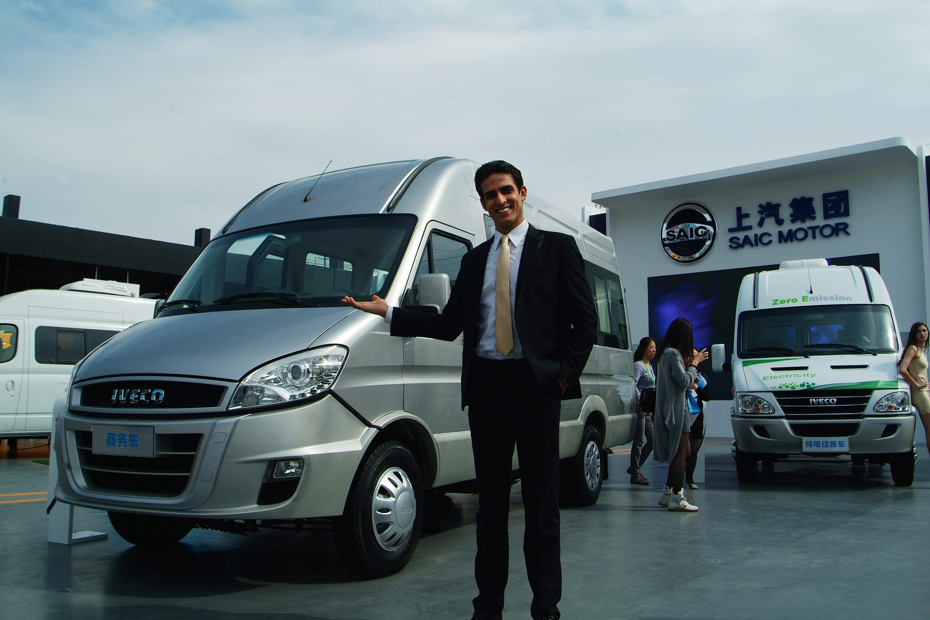 專業(yè)生產(chǎn)PVC護(hù)套、銅排、鋁排、新能源電池銅/鋁軟連接-人禾電子